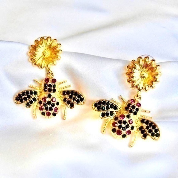 Insect Earrings - Picture 1 of 4